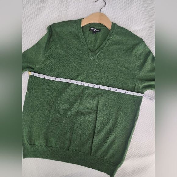 Express Design Studio Italian Merino Wool V-neck sweater - Picture 9 of 12